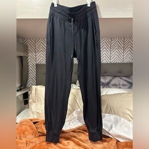 Lululemon High-Rise Jogger